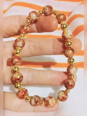 Handmade Glass Bracelet. Golden strawberry. Size 7''